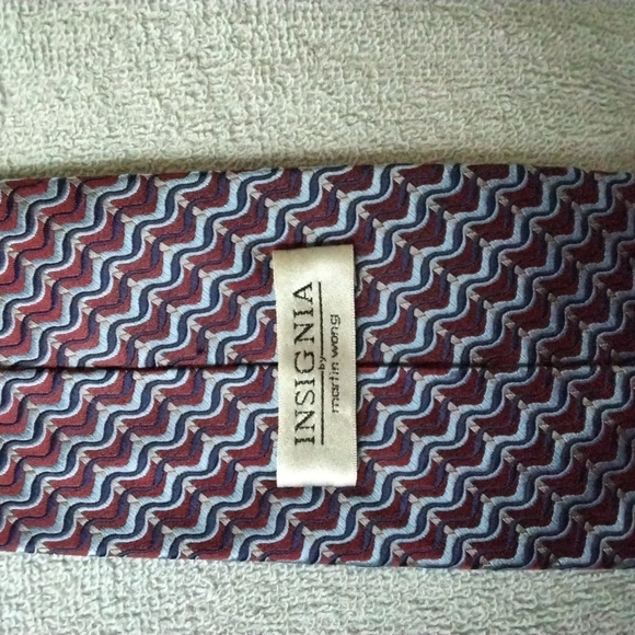 Insignia Martin Wong Mens Tie 100% Silk Red/Blue 59 inch - Picture 2 of 5